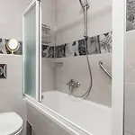 Nena Apartment Split