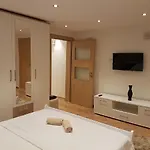 Nena Apartment Split