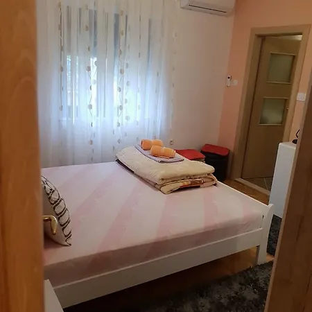 Nena Apartment Split